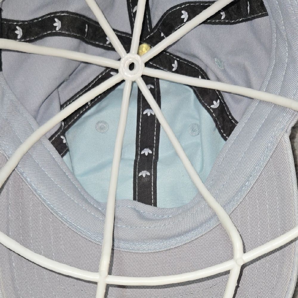 Adidas Light Gray Cap with Logo - Picture 7 of 8